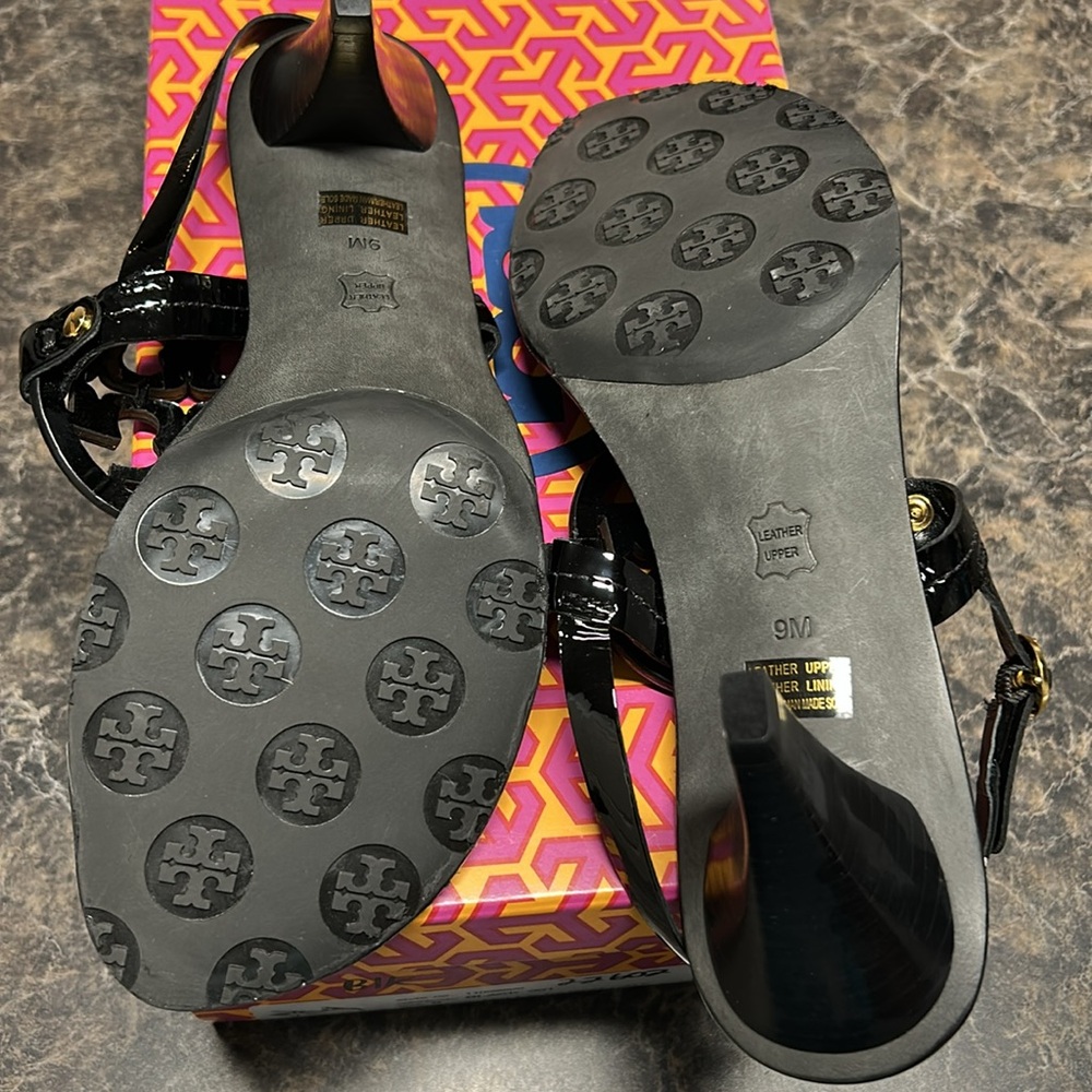 Tory Burch - black patent leather sandals, size 9 - Picture 5 of 7